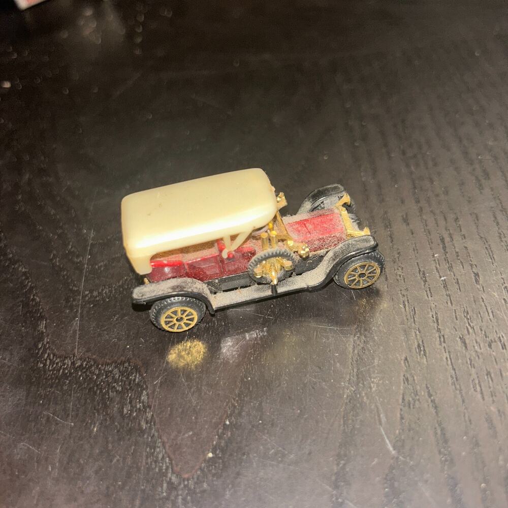 Rolls Royce No. 302 Silver Ghost 1906 Model Red w/ Cream Top 1:77 Hong Kong